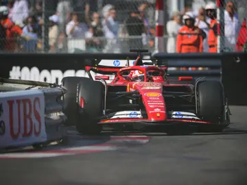 Charles Leclerc subido a su Ferrari en la carrera de la temporada pasada Charles Leclerc subido a su Ferrari en la carrera de la temporada pasada
