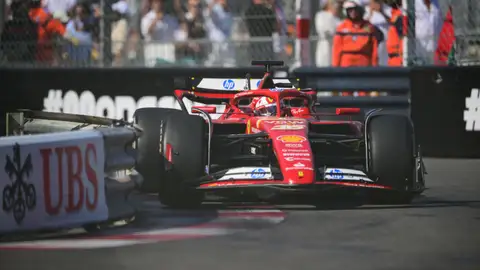 Charles Leclerc subido a su Ferrari en la carrera de la temporada pasada Charles Leclerc subido a su Ferrari en la carrera de la temporada pasada