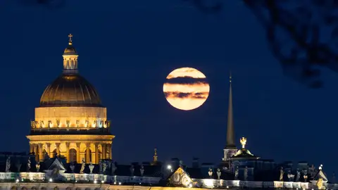 Luna de las Flores en Rusia Luna de las Flores en Rusia