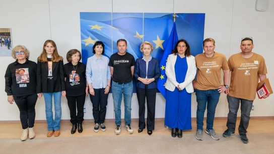 La presidenta de la Comisión Europea, Ursula von der Leyen, con representantes de las asociaciones de víctimas de la DANA. La presidenta de la Comisión Europea, Ursula von der Leyen, con representantes de las asociaciones de víctimas de la DANA.