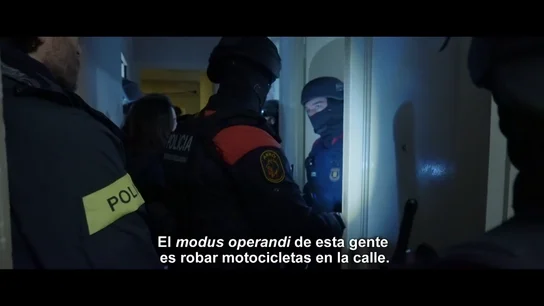 Los Mossos detienen por sorpresa en su casa a una peligrosa banda tras nueve robos violentos: "Han encontrado cuchillos" Los Mossos detienen por sorpresa en su casa a una peligrosa banda tras nueve robos violentos: "Han encontrado cuchillos"