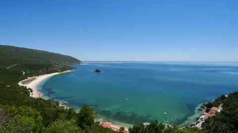 Vistas panorámicas de la costa desde la Sierra de Arrábida Vistas panorámicas de la costa desde la Sierra de Arrábida