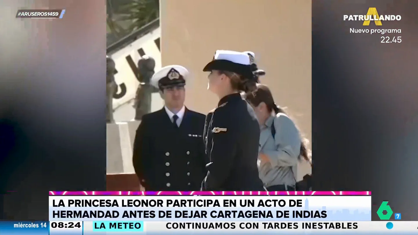 Alfonso Arús alucina con los gritos de emoción de unos periodistas al ver a la princesa Leonor en Chile: "Qué locura" Alfonso Arús alucina con los gritos de emoción de unos periodistas al ver a la princesa Leonor en Chile: "Qué locura"
