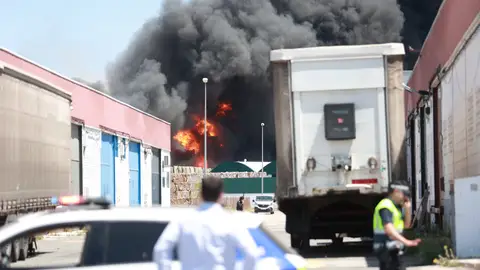 Columna de humo del lugar donde se ha producido el accidente. A 14 de mayo de 2025 en Alcalá de Guadaira, Sevilla (Andalucía, España). Columna de humo del lugar donde se ha producido el accidente. A 14 de mayo de 2025 en Alcalá de Guadaira, Sevilla (Andalucía, España).