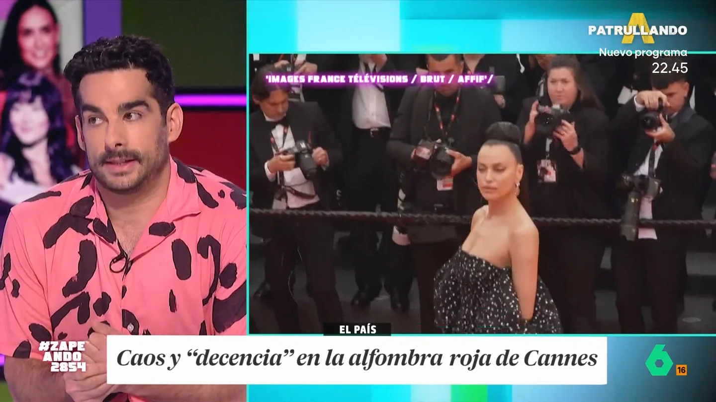 Juan Sanguino, sobre la polémica en Cannes por su nuevo código de vestimenta: "Tres pistoleras ya se lo han saltado..." La organización del festival ha decidido prohibir las transparencias o los vestidos voluminosos. Este cambio ha sido motivado por el escándalo que protagonizó Bianca Censori en los Grammy al aparecer con un look completamente transparente.