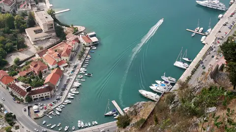 Bahía de Kotor, en Montenegro Bahía de Kotor, en Montenegro