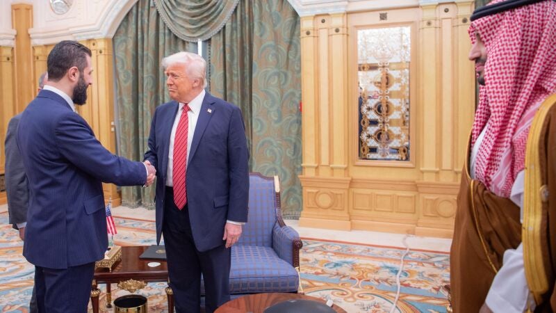 Trump se reúne con Al Sharaa en Arabia Saudí