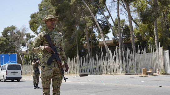 Miembros de las fuerzas de seguridad de las autoridades reconocidas internacionalmente en Libia tras los combates en la capital, Trípoli Miembros de las fuerzas de seguridad de las autoridades reconocidas internacionalmente en Libia tras los combates en la capital, Trípoli