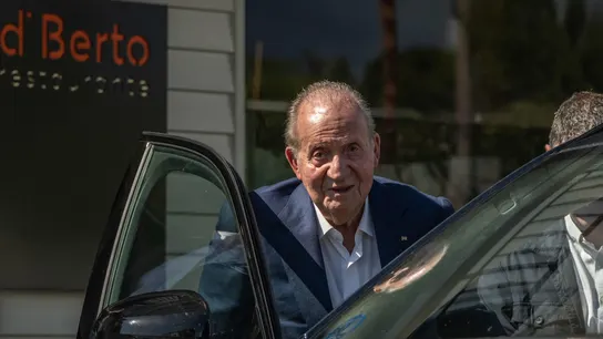 El rey emérito Juan Carlos de Borbón a su salida de un restaurante en O Grove (Pontevedra). El rey emérito Juan Carlos de Borbón a su salida este miércoles, de un restaurante en O Grove (Pontevedra).