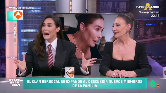Vicki Martín Berrocal recuerda cuando su madre le contó que tenía una hermana secreta: "Me dijo que era una cosa muy normal" Zapeando convierte en el 'culebrón' 'Rebujito con aroma a Berrocal' la visita de Vicky Martín Berrocal y su madre a 'El Hormiguero' donde desvelaron sus increíbles historias de familias secretas.