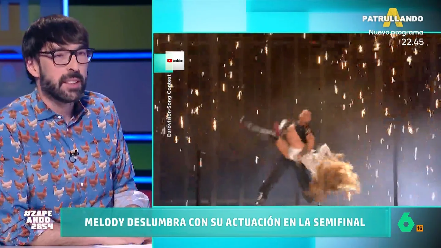 Quique Peinado, al ver a Melody en Eurovisión: "Como ese giro final salga mal, le van a dar twelve points, pero en la cabeza" Ayer Melody presentó candidatura en la semifinal de Eurovisión con 'Esa diva' en una espectacular actuación con acrobacia final: "Qué responsabilidad el que le da la vuelta, madre mía", alucina Quique Peinado.