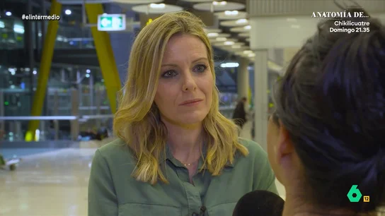 María, sin hogar que se refugia en el aeropuerto de Barajas: "Nadie se ha acercado, somos los sin bandera" María lleva cinco meses durmiendo en el aeropuerto de Adolfo Suárez Madrid-Barajas. Como cuenta, tiene un trastero con todas sus pertenencias y pasa el día ahí. "Lo único que no se puede hacer es dormir", comparte.
