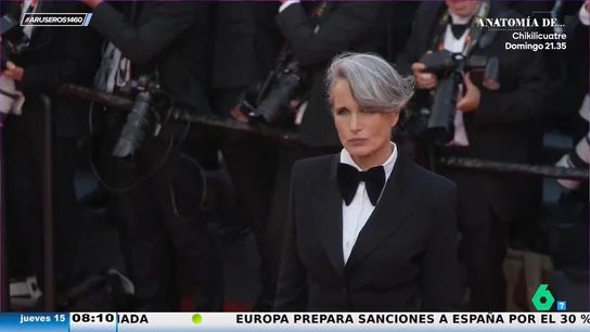 Alfonso Arús alucina al ver el corte de pelo de Andie Macdowell en Cannes: "Es un homenaje a Cristina Pardo" Alfonso Arús alucina al ver el corte de pelo de Andie Macdowell en Cannes: "Es un homenaje a Cristina Pardo"
