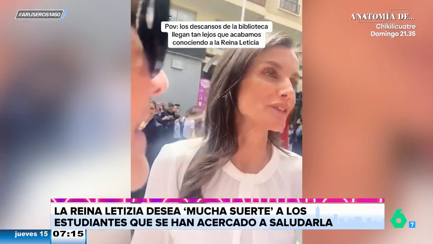 El viral de la reina Letizia deseando suerte a unas estudiantes de Medicina "como si fuera la virgen" El viral de la reina Letizia deseando suerte a unas estudiantes de Medicina "como si fuera la virgen"