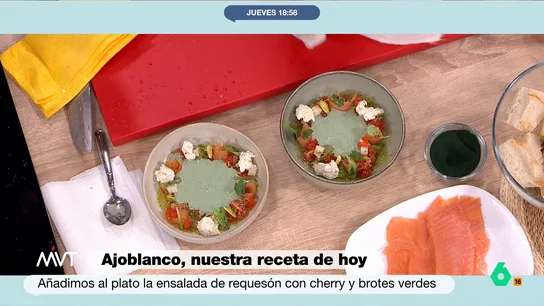 La receta de ajoblanco con salmón ahumado y requesón del 'estrella Michelin' Maldonado No es la primera vez que Carlos Maldonado nos maravilla con un delicioso ajoblanco. El de hoy, con salmón ahumado y requesón, una delicia fresquita muy propia para estos días.