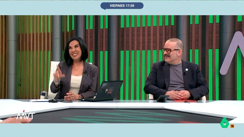 Iñaki López comenta el estilo de Beatriz de Vicente: "Blanco o negro, aunque ella es muy verderona..." 