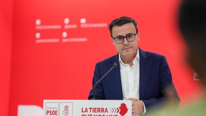 El secretario general del PSOE, Miguel Ángel Gallardo, en rueda de prensa