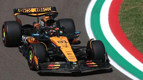 Óscar Piastri con su McLaren durante los libres del viernes Óscar Piastri con su McLaren durante los libres del viernes