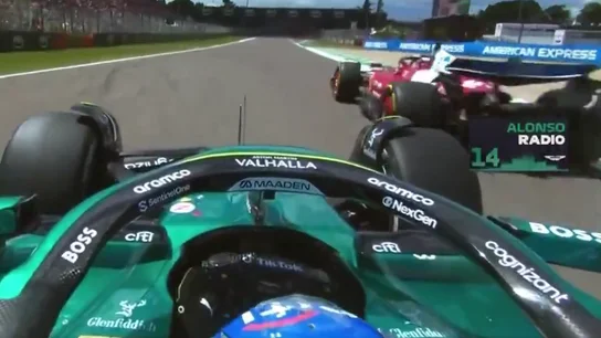 Fernando Alonso esquivando a Charles Leclerc en el GP de la Emilia Romagna Fernando Alonso esquivando a Charles Leclerc en el GP de la Emilia Romagna