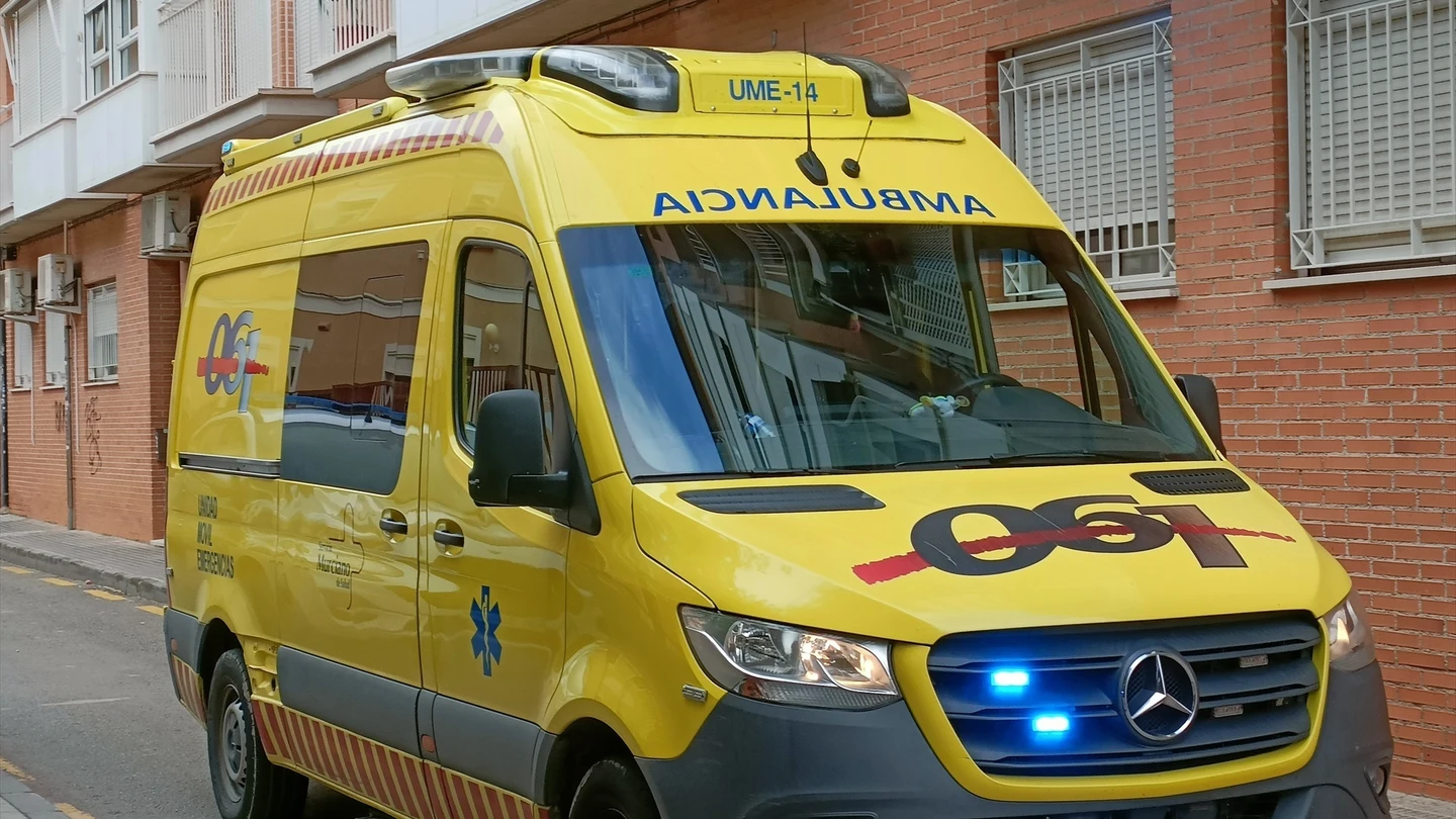 Imagen de archivo de una ambulancia de Granada Imagen de archivo de una ambulancia de Granada