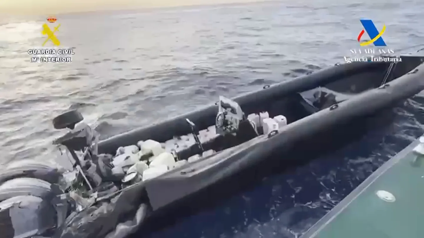 La Guardia Civil interviene seis narcolanchas y detiene a cuatro personas en el mar de Alborán La Guardia Civil interviene seis narcolanchas y detiene a cuatro personas en el mar de Alborán