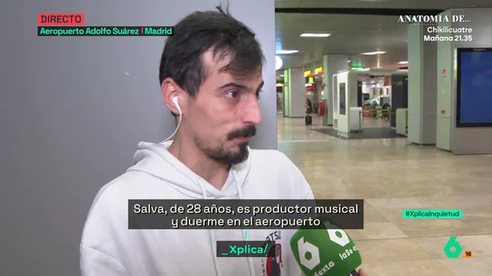 Salva, un joven que lleva tres años dumiendo en Barajas: "Que nos ayuden, a nadie le gustaría estar en estas condiciones" Salva, un joven que lleva tres años dumiendo en Barajas: "Que nos ayuden, a nadie le gustaría estar en estas condiciones"