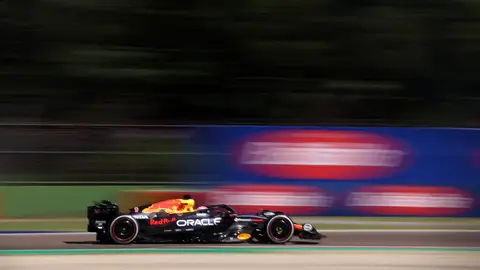 Verstappen (Red Bull) en el circuito de Imola Verstappen (Red Bull) en el circuito de Imola