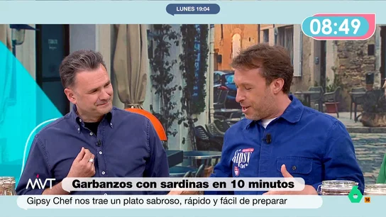 El 'accidente' de Iñaki López que provoca las risas de Gipsy Chef: "¡Hostia, que me quemo!" El presentador de Más Vale Tarde vuelve a quemarse durante la sección de cocinar del programa. En esta ocasión, Iñaki sufre este percance mientras señala la sartén en la que está cocinando Gipsy Chef.