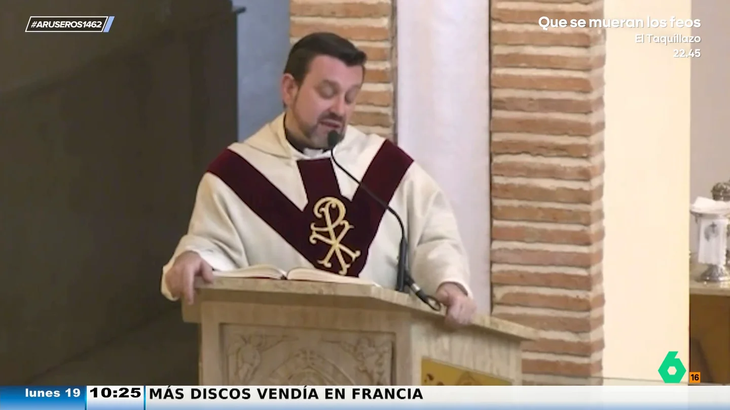 El cura de Valdepeñas, contra una de sus feligresas al charlar sobre la gente que prefiere tener mascotas a hijos: "Oyéndola a usted..." El cura de Valdepeñas, contra una de sus feligresas al charlar sobre la gente que prefiere tener mascotas a hijos: "Oyéndola a usted..."