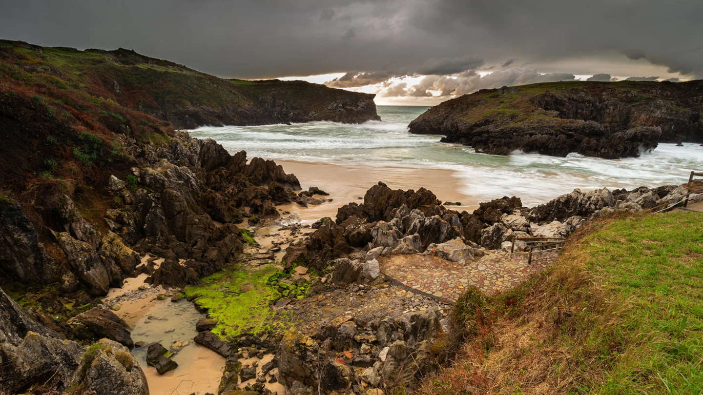 Playa de Cue en Asturias Playa de Cue en Asturias