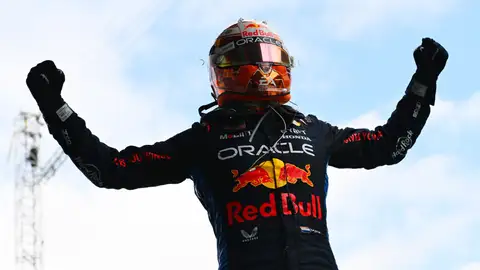 Max Verstappen celebra su victoria en el GP de Barcelona 2024 Max Verstappen celebra su victoria en el GP de Barcelona 2024
