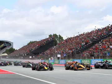 Max Verstappen, Lando Norris y George Russell, en la salida del GP de Barcelona de la temporada pasada  Max Verstappen, Lando Norris y George Russell, en la salida del GP de Barcelona de la temporada pasada
