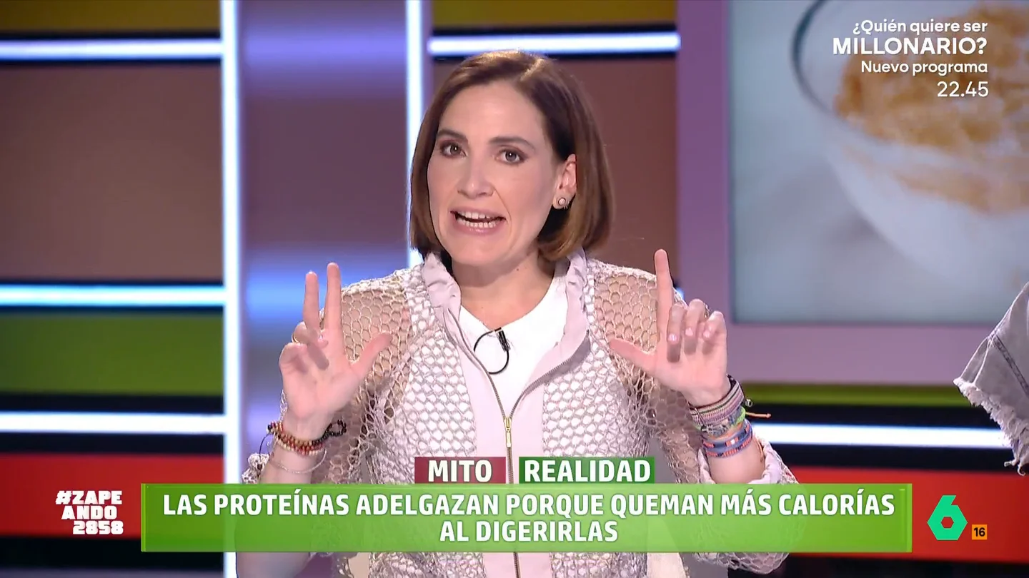 ¿Adelgazan más? ¿Destrozan los riñones? Boticaria García aclara qué es verdad y qué mito sobre las proteínas Las proteínas se han convertido en una moda alimenticia y de ellas se dice mucho, desde que adelgazan más o son más saciantes, hasta que dañan los riñones. En este vídeo Boticaria García explica qué es realidad y qué mito.
