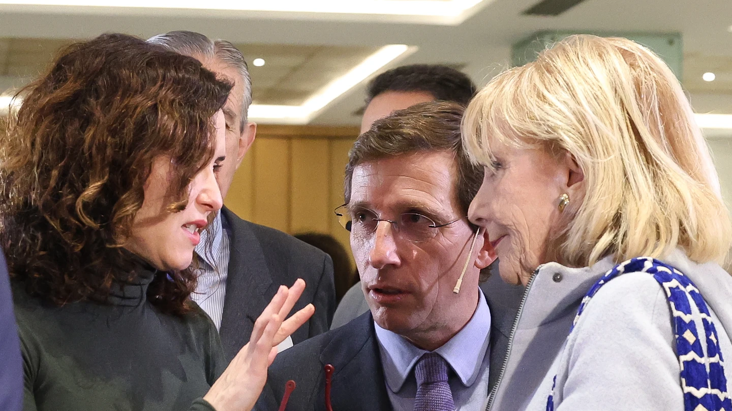 La presidenta de la Comunidad de Madrid, Isabel Díaz Ayuso; el alcalde de Madrid; José Luis Martínez Almeida; y la expresidenta regional, Esperanza Aguirre, en una imagen de archivo. La presidenta de la Comunidad de Madrid, Isabel Díaz Ayuso; el alcalde de Madrid; José Luis Martínez Almeida; y la expresidenta regional, Esperanza Aguirre, en una imagen de archivo.
