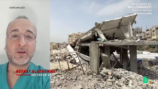 Un doctor desde Gaza: "Aquí la gente está deseando morir y no pasar por todo lo que están pasando" El doctor Refaat Alathamna indica que muchas personas han fallecido debido a la falta de tratamientos adecuados. El médico explica que no están dejando entrar medicinas ni alimentos. "No hay absolutamente nada", se lamenta.