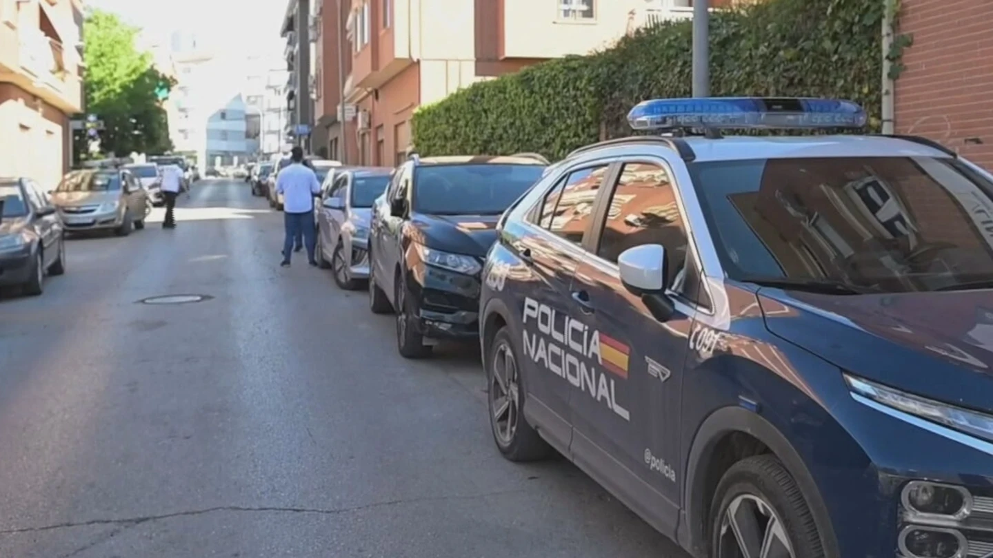 Investigan la muerte un niño de tres años encerrado en un coche en Linares (Jaén) Investigan la muerte un niño de tres años encerrado en un coche en Linares (Jaén)