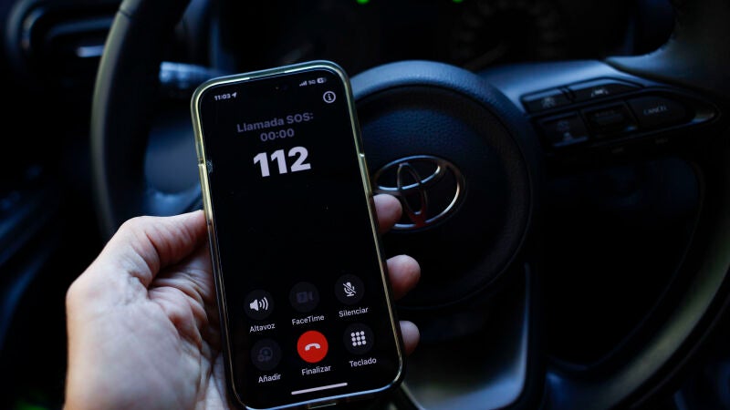 Un teléfono móvil, tratando de realizar una llamada de emergencia al servicio 112