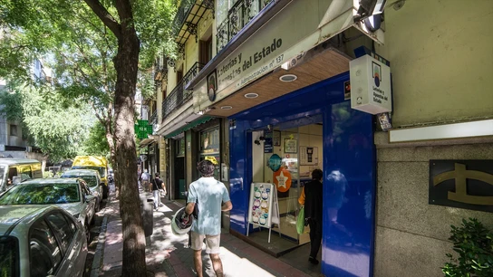 Fachada de una administración de Loterías y Apuestas del Estado en Madrid. Fachada de una administración de Loterías y Apuestas del Estado en Madrid.