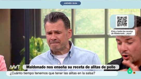 Iñaki López vuelve a 'sufrir' por culpa del picante de la receta de Carlos Maldonado: "La lengua se me está encogiendo" El presentador de Más Vale Tarde se ha animado a probar la salsa que acompaña las alitas de pollo a pesar de que incluye cayena entre sus ingredientes.