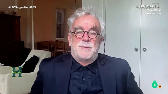 Luis Ocampo recuerda el día que cambió la opinión de su madre sobre la Junta Militar: "Todavía quiero a Videla, pero tiene que ir preso" Luis Moreno Ocampo, uno de los fiscales en el juicio a las Juntas Militares en Argentina, recuerda que en ese momento su madre, como muchos argentinos, "no me creía". El desgarrador testimonio de Adriana Calvo de Laborde lo cambió todo.