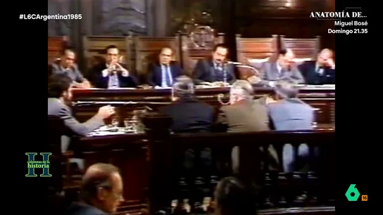 Así desmontó el fiscal Strassera la defensa de los genocidas de la dictadura argentina: "Si es una guerra, son crímenes de guerra" laSexta Columna recuerda el juicio a los principales responsables de la Junta Militar en Argentina con Luis Moreno Ocampo, uno de los fiscales que participaron en el histórico proceso: "Había una energía en esa sala que no se podía creer".