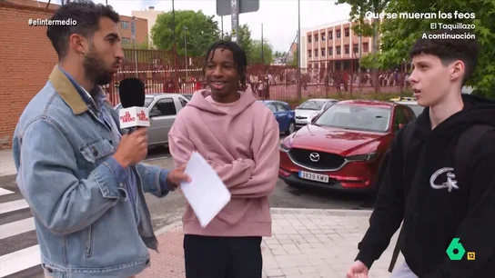 Isma Juárez se queda sin palabras al descubrir cómo copian las nuevas generaciones: "Ya no usan chuletas" El reportero pone a prueba a varios jóvenes para ver si son capaces de responder varias preguntas de cultura general. ¿Conseguirán aprobar el test de Juárez? Si lo hacen podrán compartir sus redes sociales.