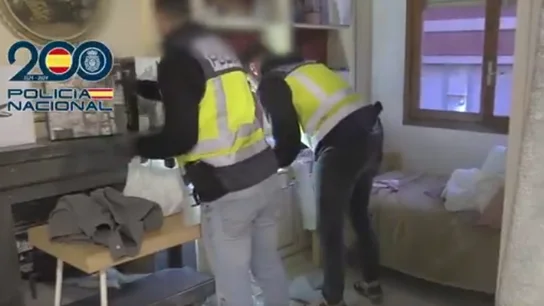 Liberadas 23 personas que estaban siendo explotados laboralmente en varios centros de manicura Liberadas 23 personas que estaban siendo explotados laboralmente en varios centros de manicura