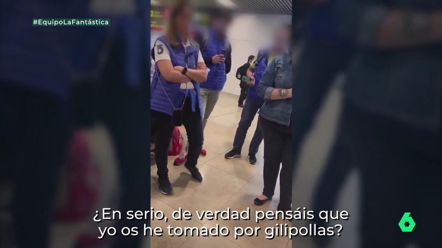 Así fue el tenso momento entre víctimas de 'Anita, la fantástica' y la estafadora en un aeropuerto: "¡No somos gilipollas!" Así fue el tenso momento entre víctimas de 'Anita, la fantástica' y la estafadora en un aeropuerto: "¡No somos gilipollas!"