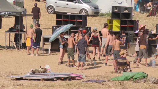 La rave ilegal de Llardecans continúa y crece. La rave ilegal de Llardecans continúa y crece.