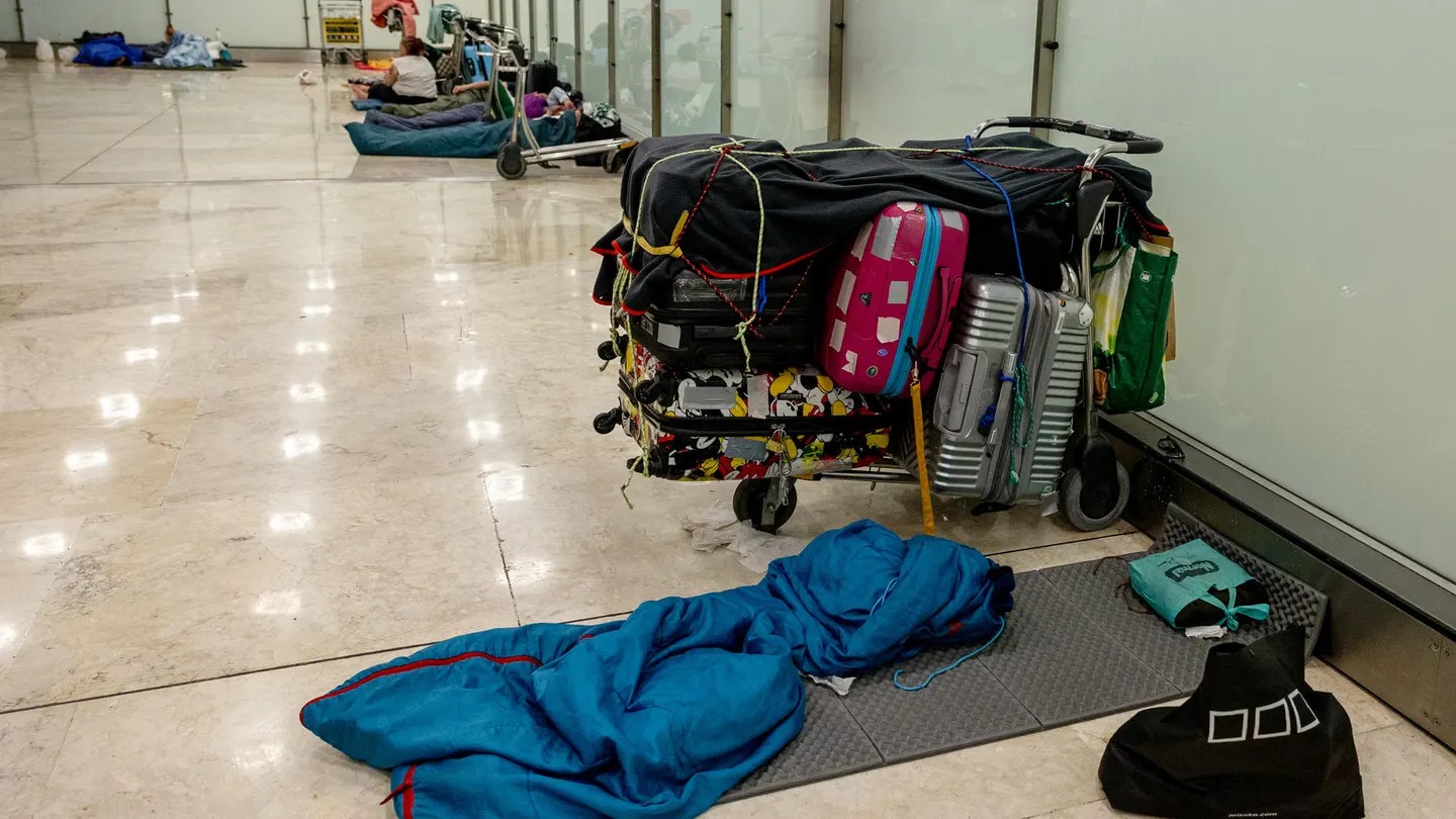Pertenencias de personas sin hogar en el aeropuerto Pertenencias de personas sin hogar en el aeropuerto