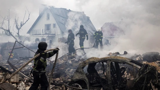 Una casa en Kyiv, destruida por los bombardeos de Rusia Una casa en Kyiv, destruida por los bombardeos de Rusia