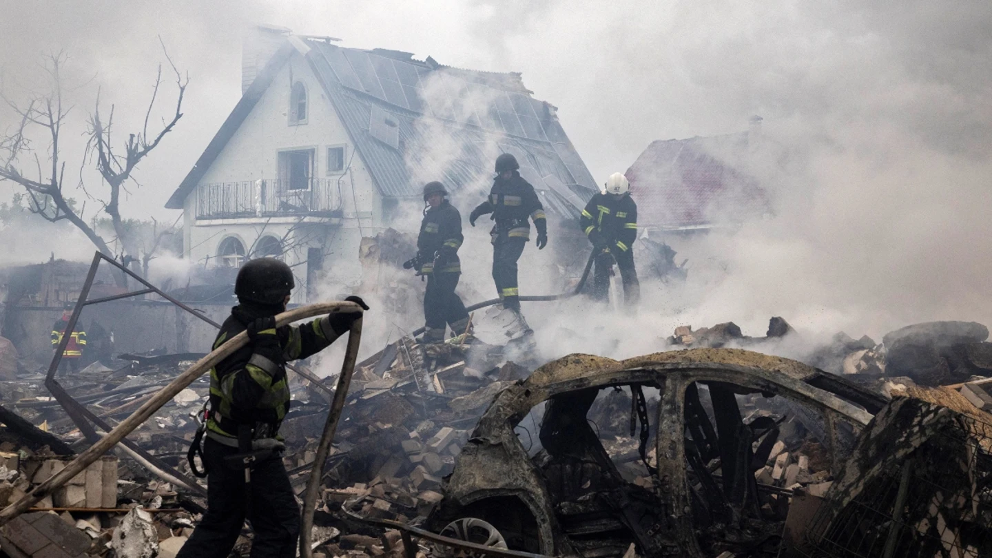 Una casa en Kyiv, destruida por los bombardeos de Rusia Una casa en Kyiv, destruida por los bombardeos de Rusia