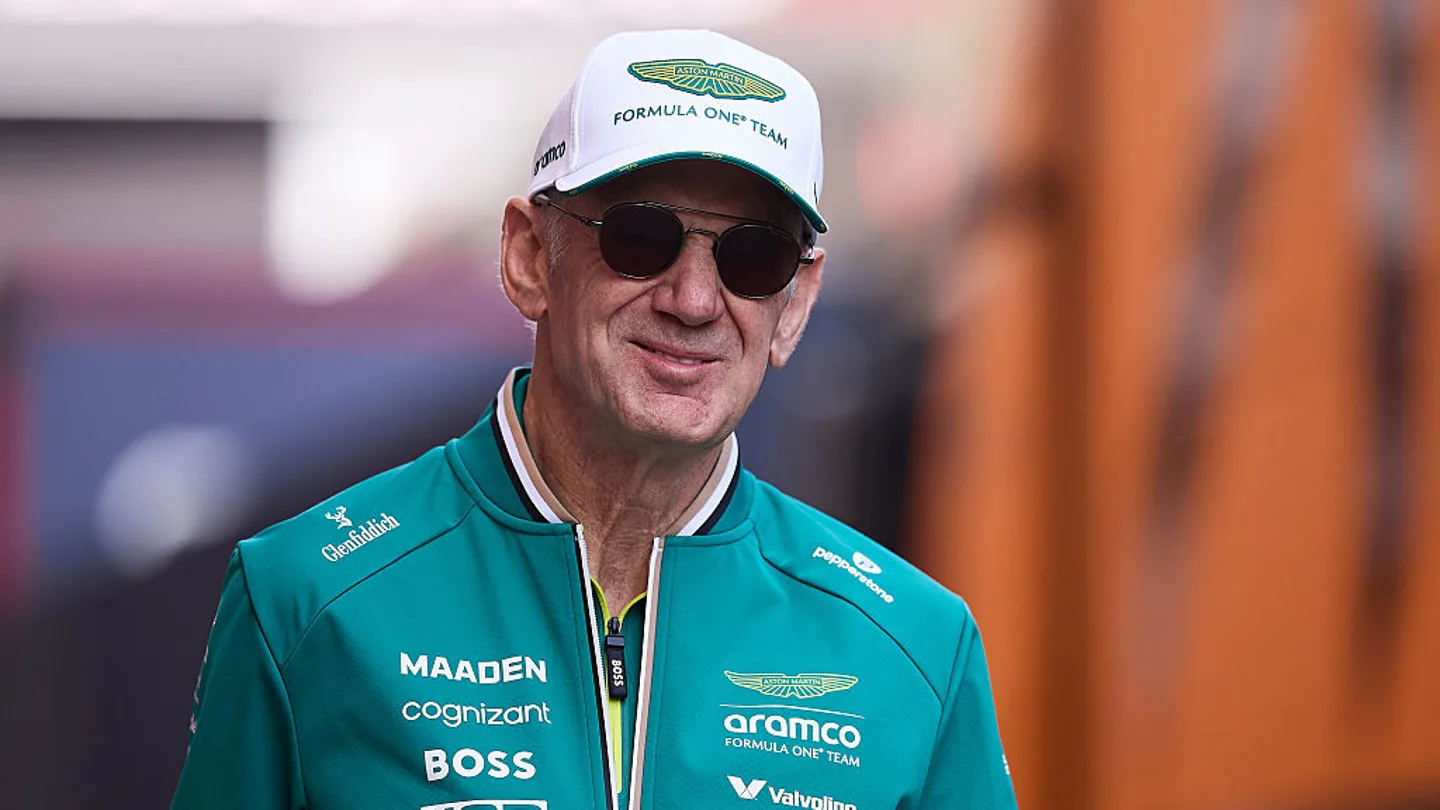 Adrian Newey vestido de Aston Martin en el GP de Mónaco Adrian Newey vestido de Aston Martin en el GP de Mónaco