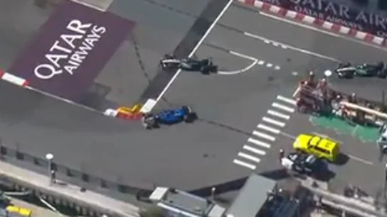George Russell saltándose la chicane para adelantar a Albon en Mónaco George Russell saltándose la chicane para adelantar a Albon en Mónaco